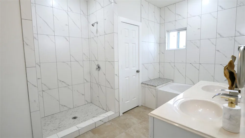 1189 County Road 5100 Cleveland, TX 77327