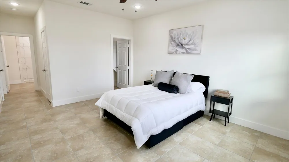 1189 County Road 5100 Cleveland, TX 77327