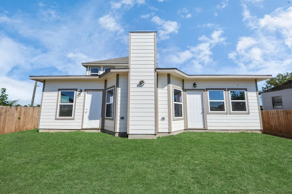 1189 County Road 5100 Cleveland, TX 77327