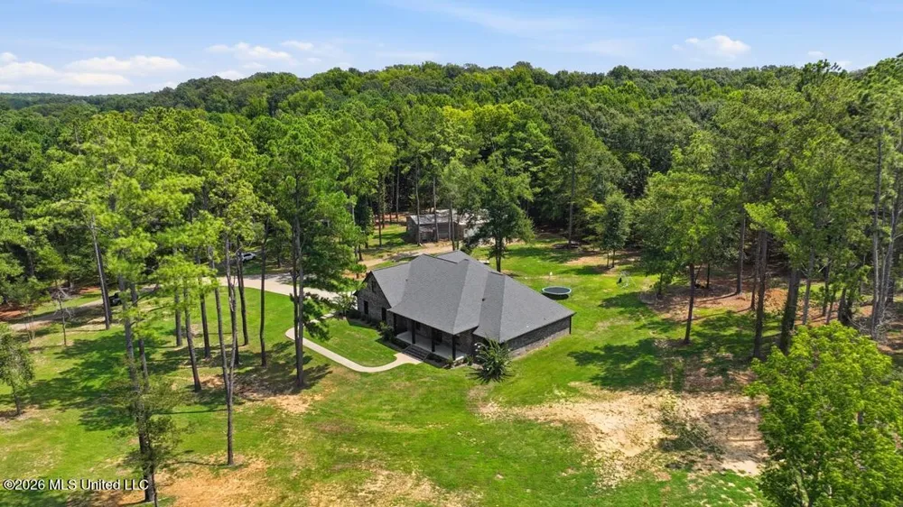 113 Trails End Flora, MS 39071