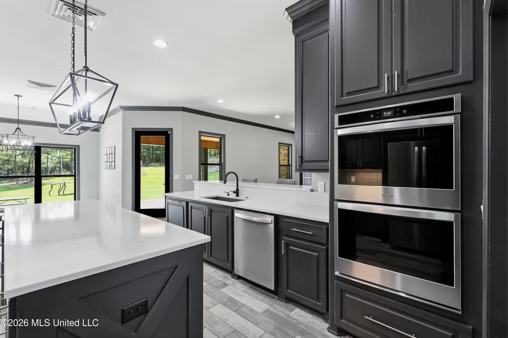 113 Trails End Flora, MS 39071