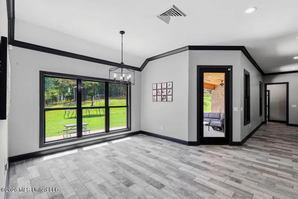 113 Trails End Flora, MS 39071