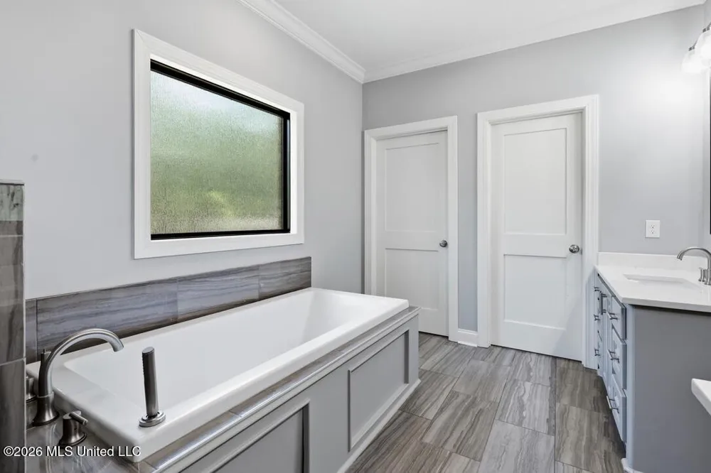 113 Trails End Flora, MS 39071