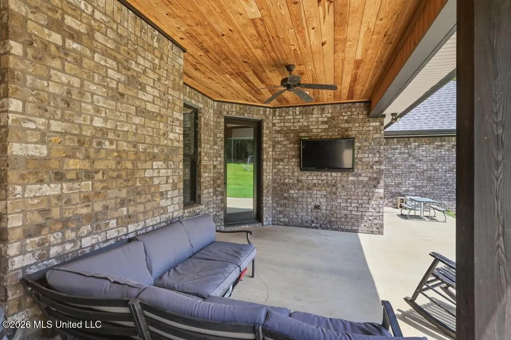 113 Trails End Flora, MS 39071
