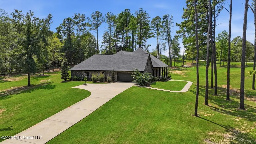 113 Trails End Flora, MS 39071