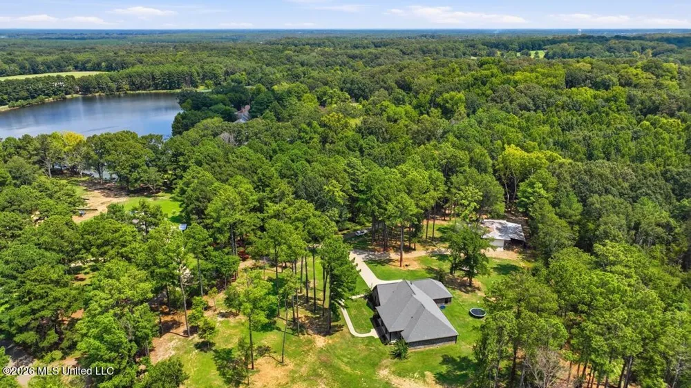 113 Trails End Flora, MS 39071