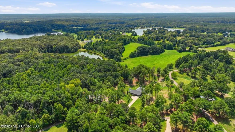 113 Trails End Flora, MS 39071