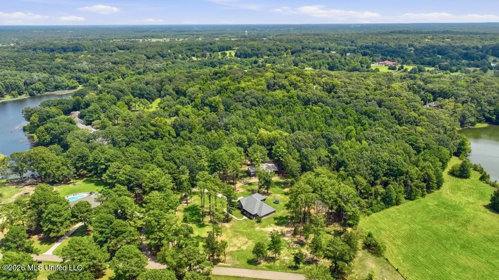 113 Trails End Flora, MS 39071