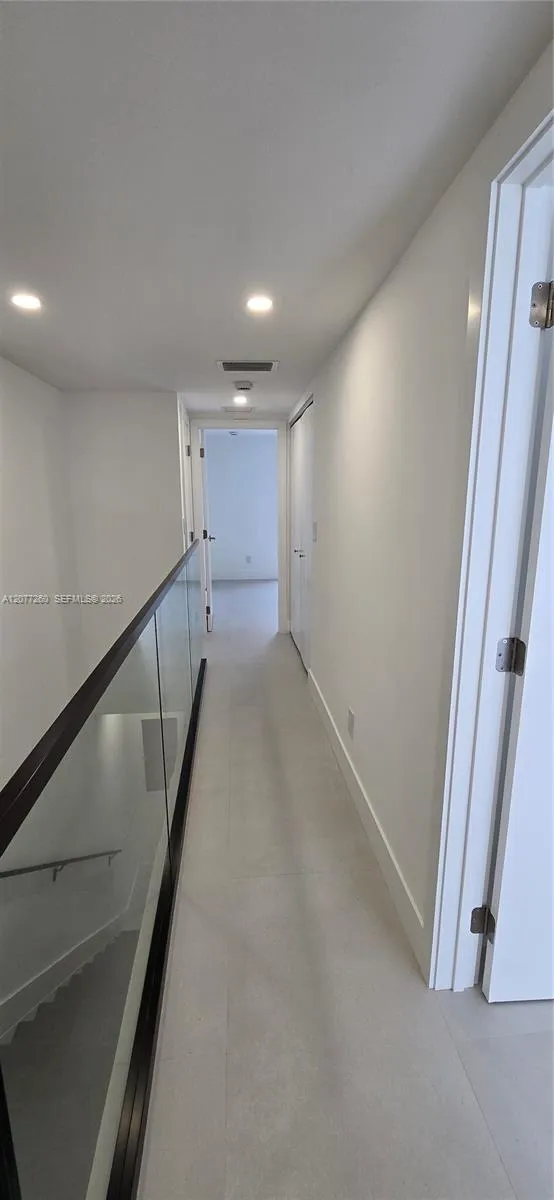 226 Sea View Dr #105 Key Biscayne, FL 33149