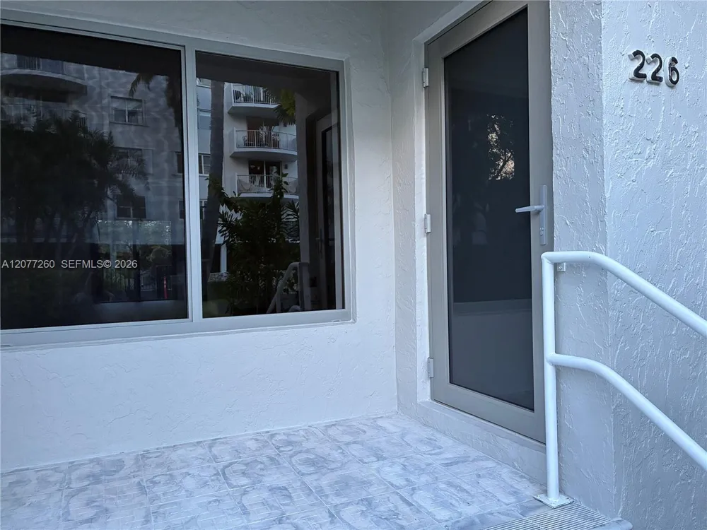 226 Sea View Dr #105 Key Biscayne, FL 33149