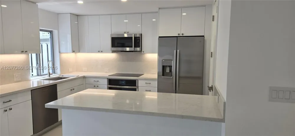 226 Sea View Dr #105 Key Biscayne, FL 33149