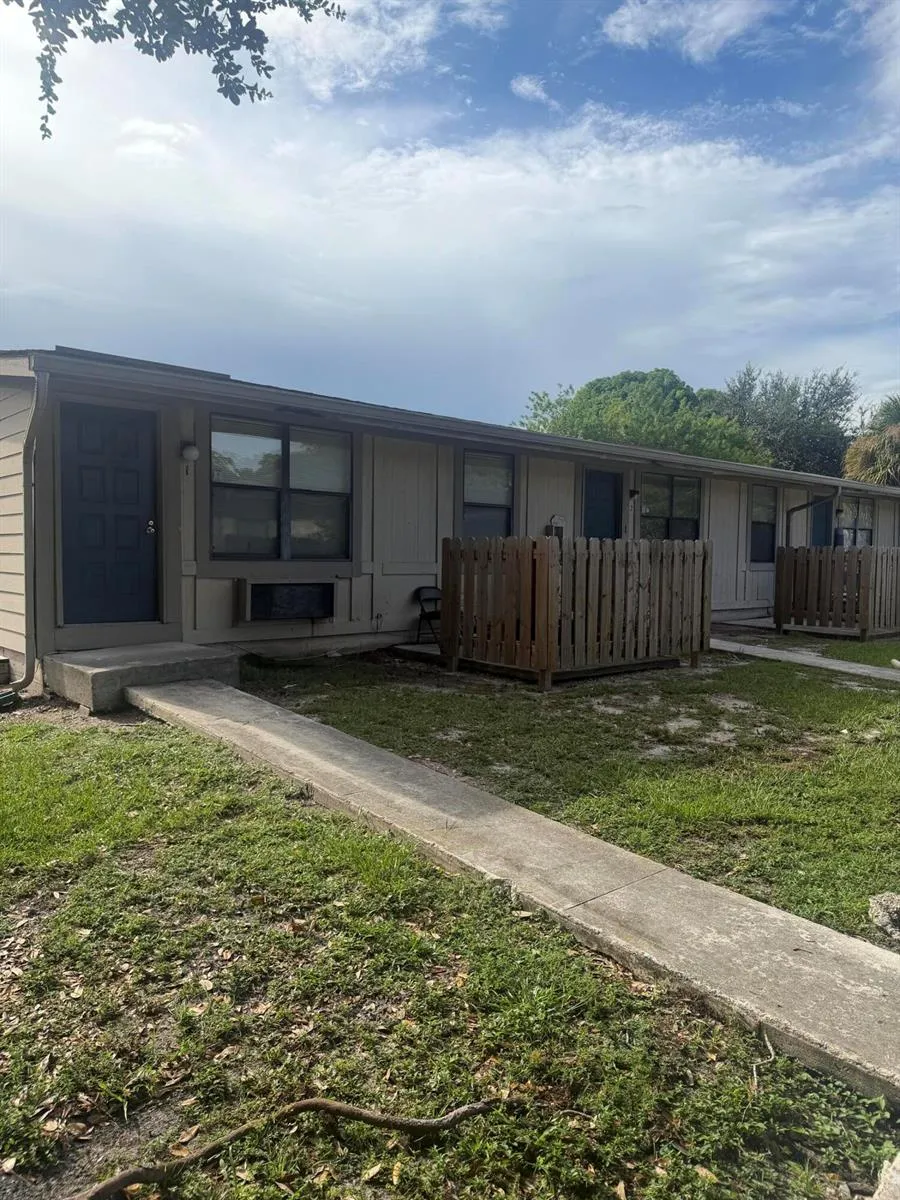 5063 Elmhurst Road #2 West Palm Beach, FL 33417