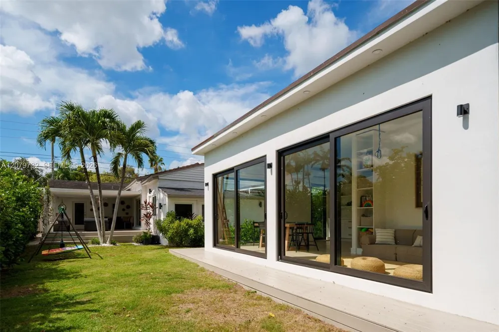 2521 SW 25th Ter Miami, FL 33133