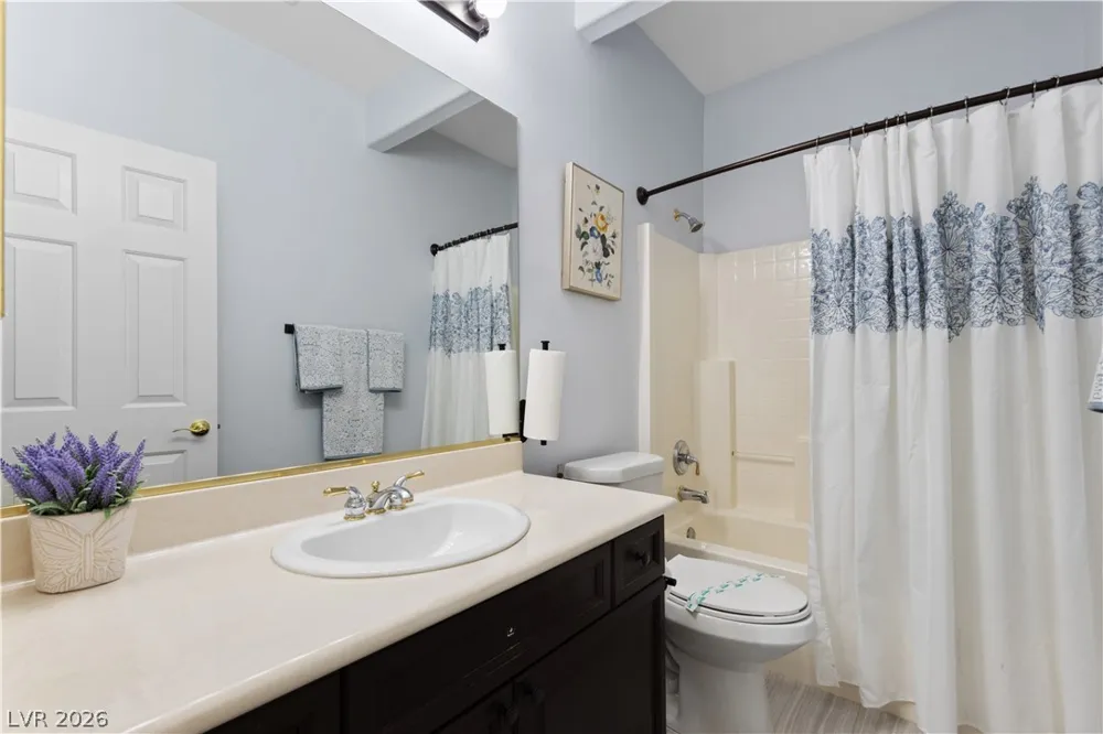 32 Cascade Lake Street Las Vegas, NV 89148