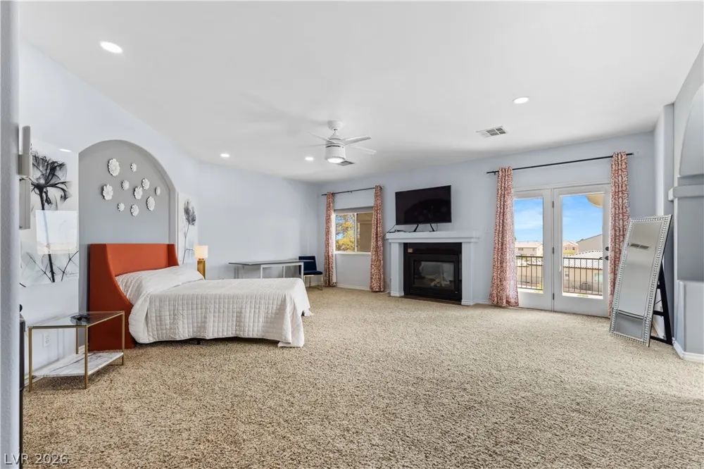 32 Cascade Lake Street Las Vegas, NV 89148