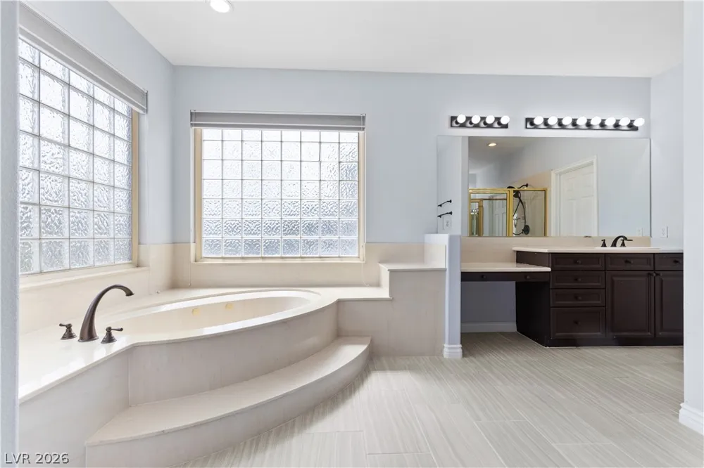 32 Cascade Lake Street Las Vegas, NV 89148