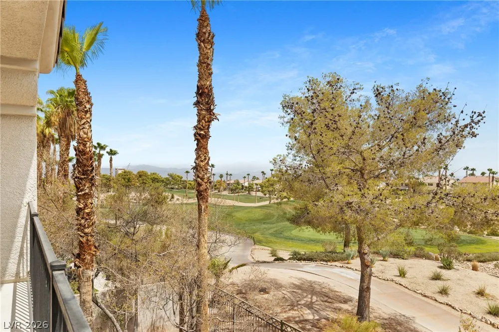 32 Cascade Lake Street Las Vegas, NV 89148