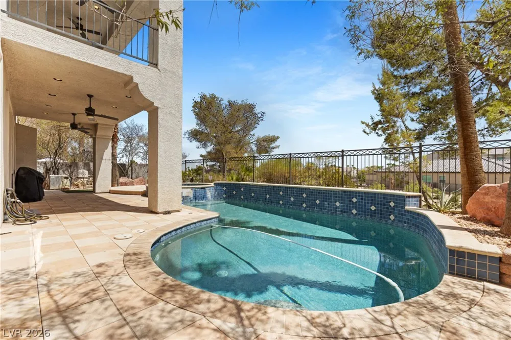 32 Cascade Lake Street Las Vegas, NV 89148