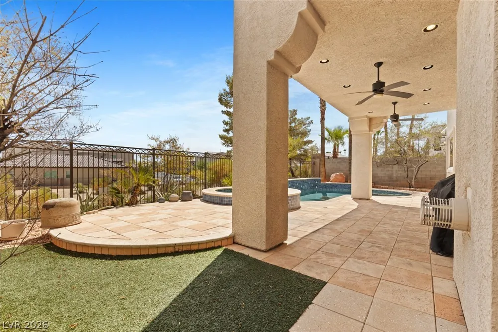 32 Cascade Lake Street Las Vegas, NV 89148