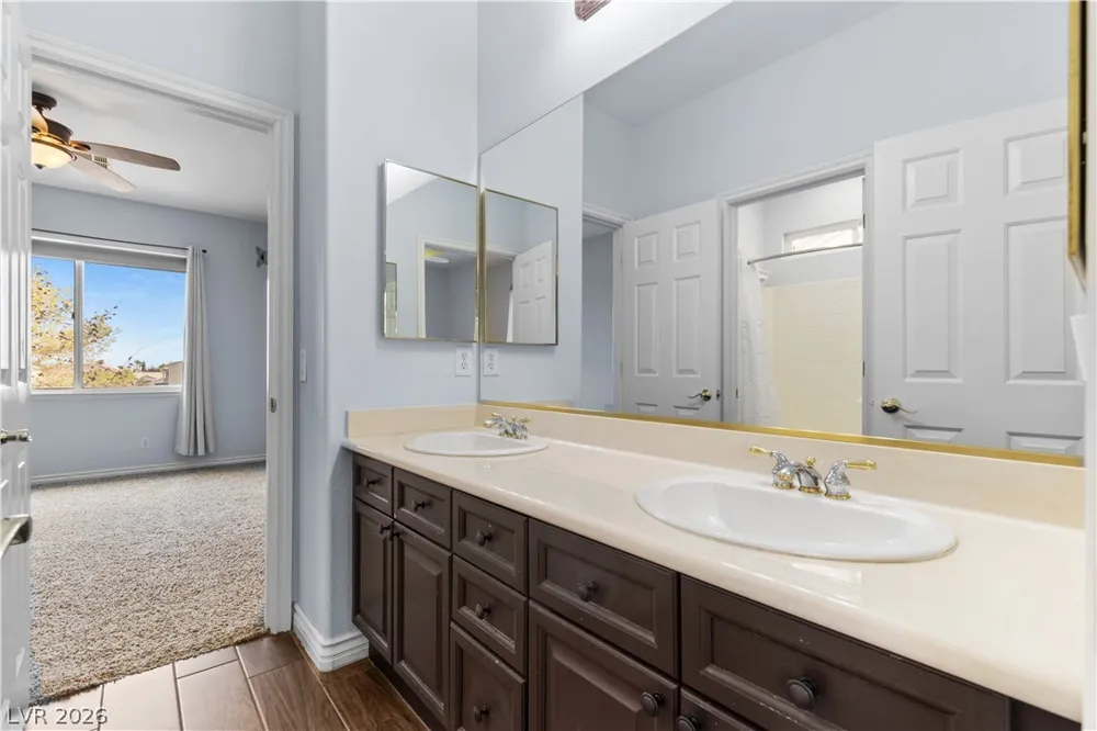 32 Cascade Lake Street Las Vegas, NV 89148