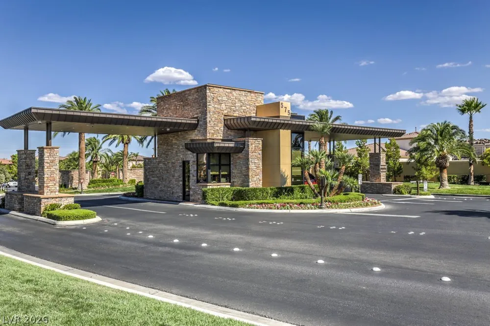 32 Cascade Lake Street Las Vegas, NV 89148