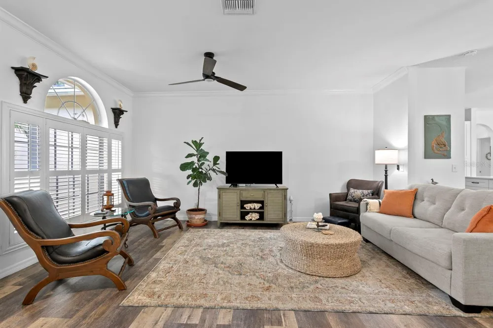 9302 KNIGHTSBRIDGE COURT Tampa, FL 33647
