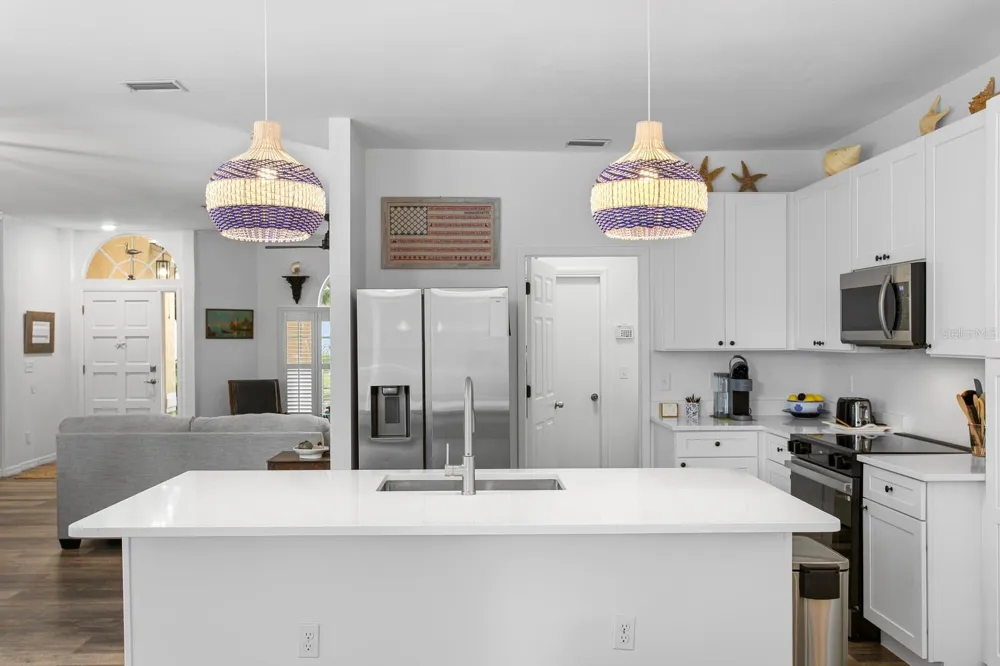 9302 KNIGHTSBRIDGE COURT Tampa, FL 33647