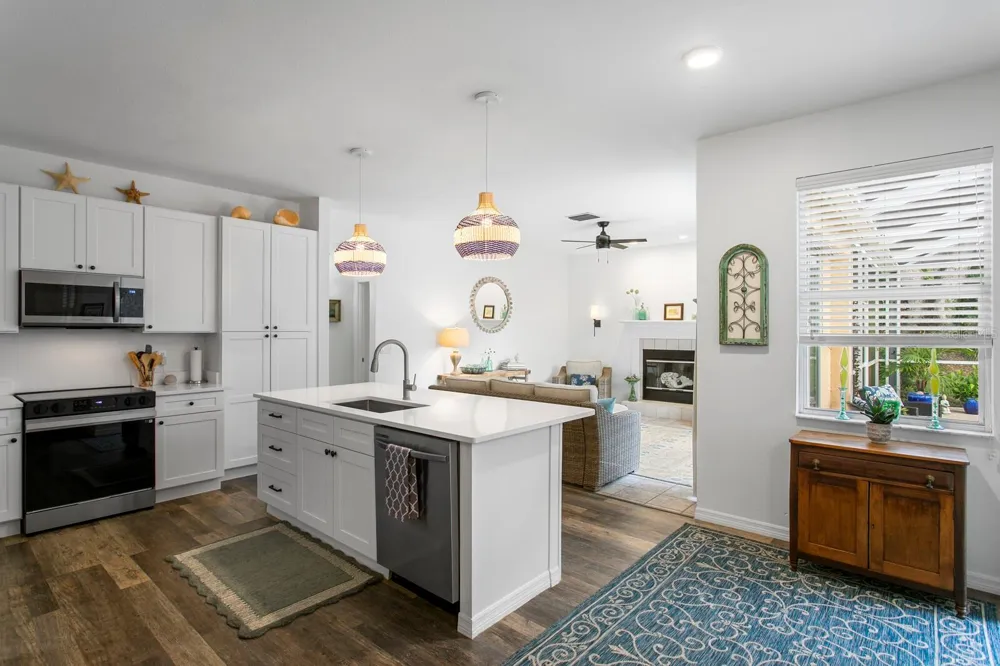 9302 KNIGHTSBRIDGE COURT Tampa, FL 33647