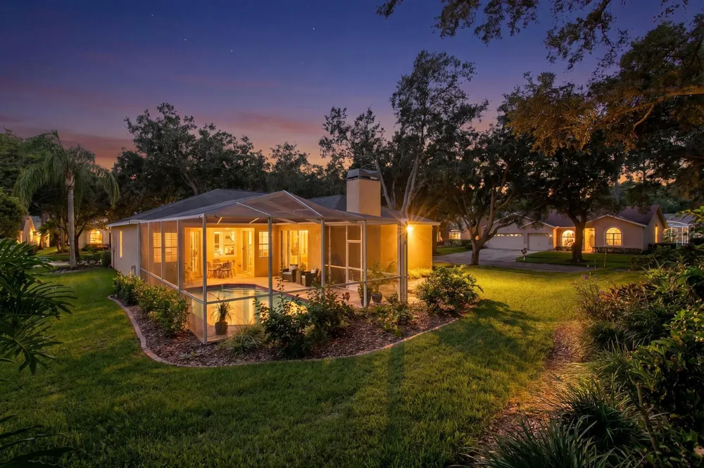 9302 KNIGHTSBRIDGE COURT Tampa, FL 33647