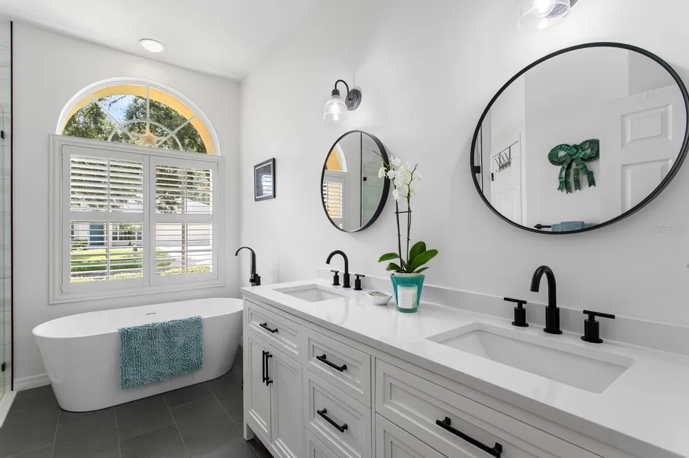 9302 KNIGHTSBRIDGE COURT Tampa, FL 33647