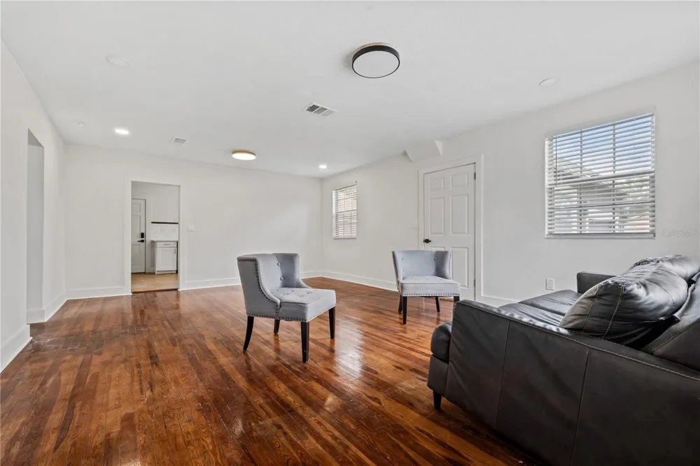 2202 GLEN AVENUE Tampa, FL 33607