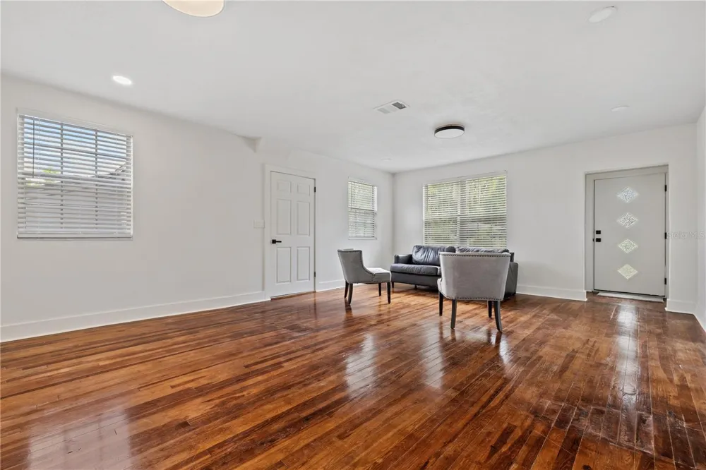 2202 GLEN AVENUE Tampa, FL 33607