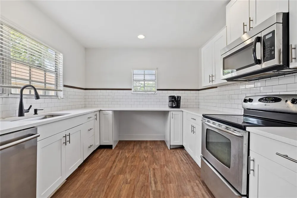 2202 GLEN AVENUE Tampa, FL 33607