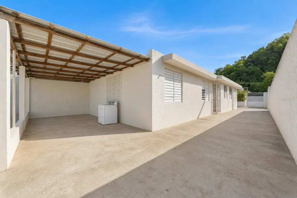 6 NO C49 VALLES DE MANATI Manati, PR 00674