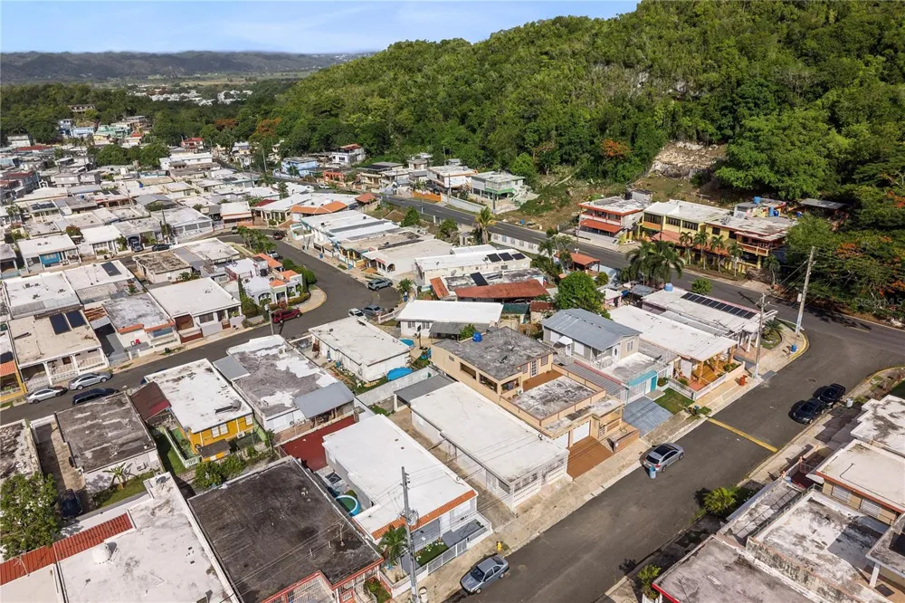 6 NO C49 VALLES DE MANATI Manati, PR 00674
