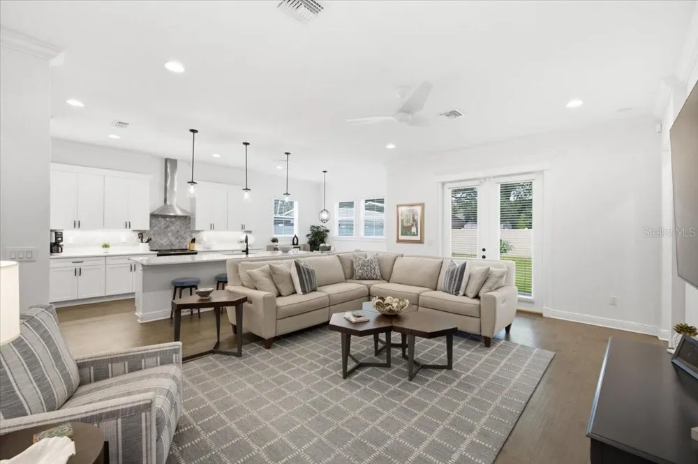 807 W KENTUCKY AVENUE Tampa, FL 33603