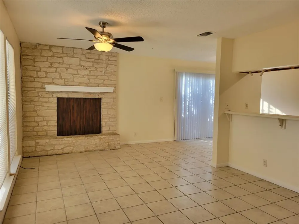2804 Bull Run #A Taylor, TX 76574