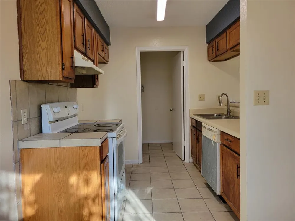 2804 Bull Run #A Taylor, TX 76574