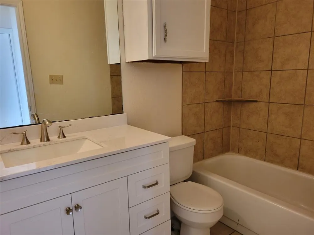 2804 Bull Run #A Taylor, TX 76574