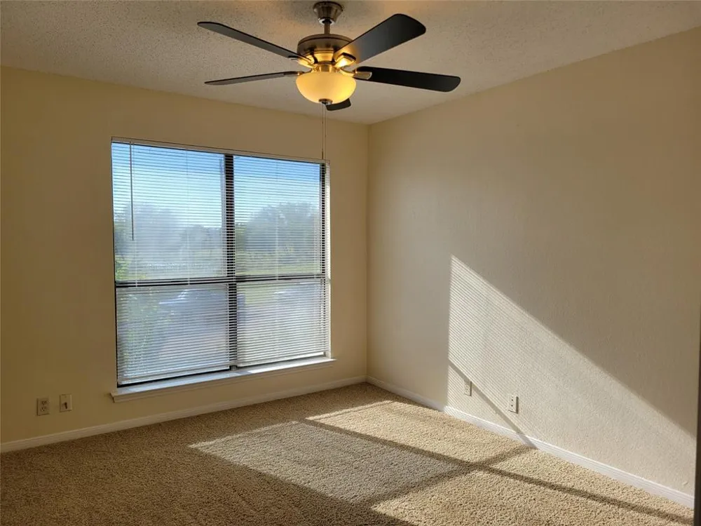 2804 Bull Run #A Taylor, TX 76574