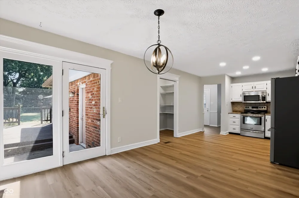 18 Roderick Court Beech Grove, IN 46107