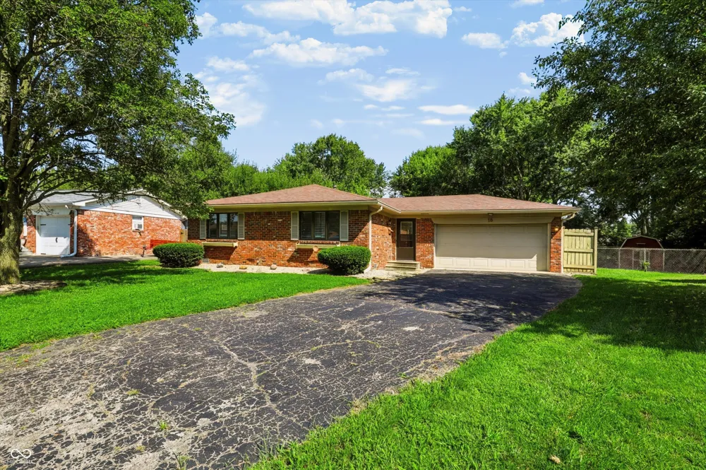 18 Roderick Court Beech Grove, IN 46107