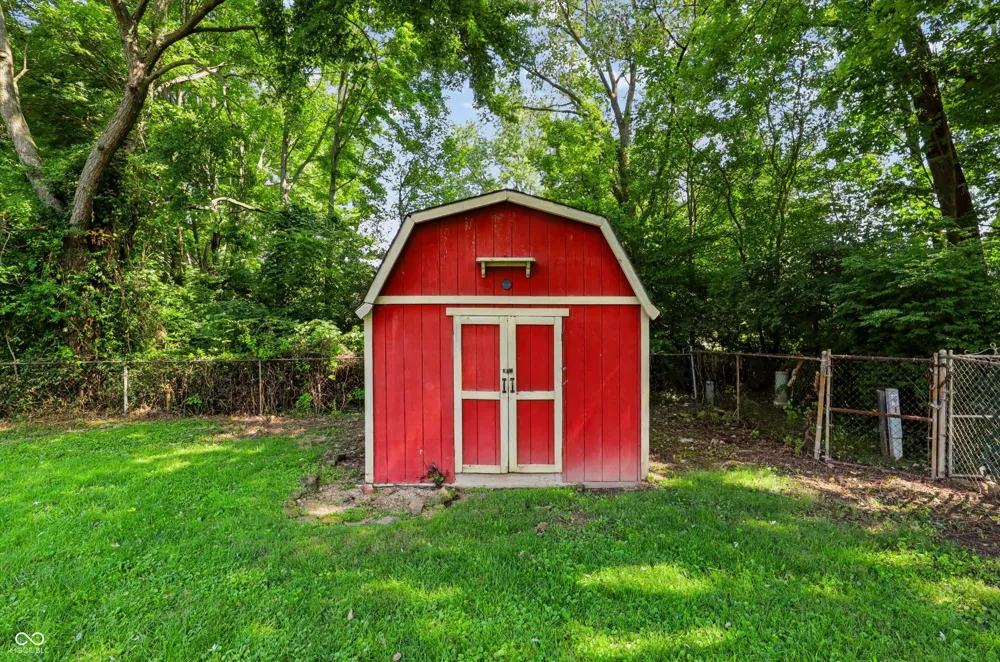 18 Roderick Court Beech Grove, IN 46107