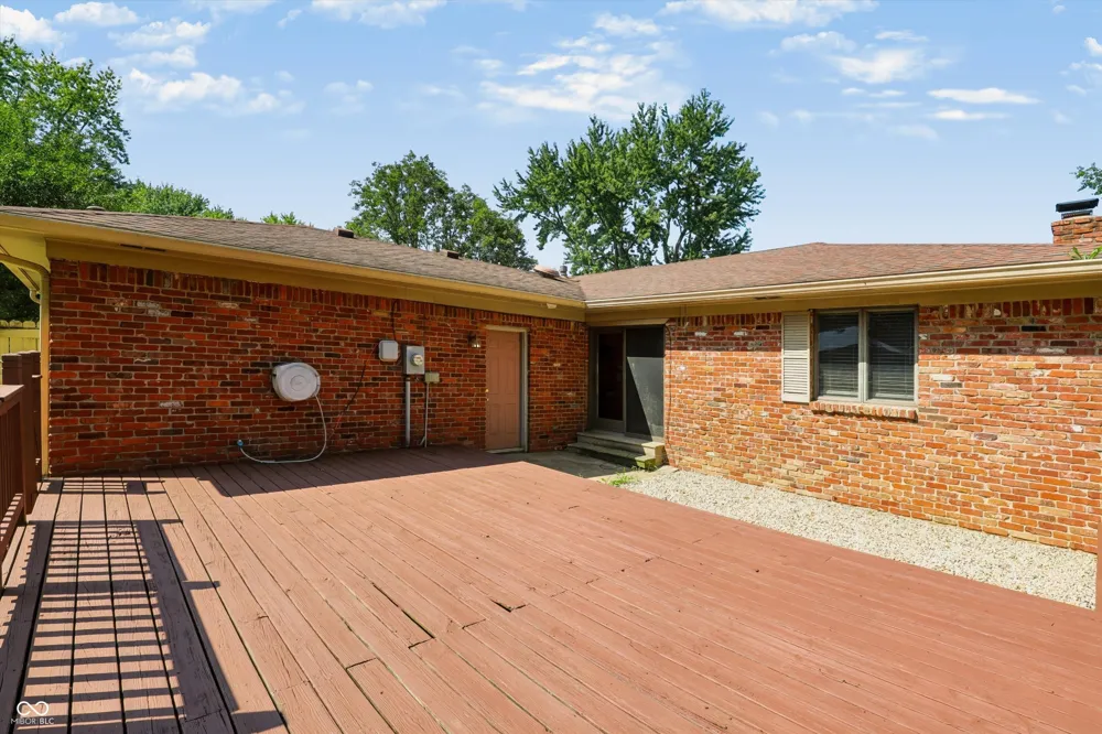 18 Roderick Court Beech Grove, IN 46107