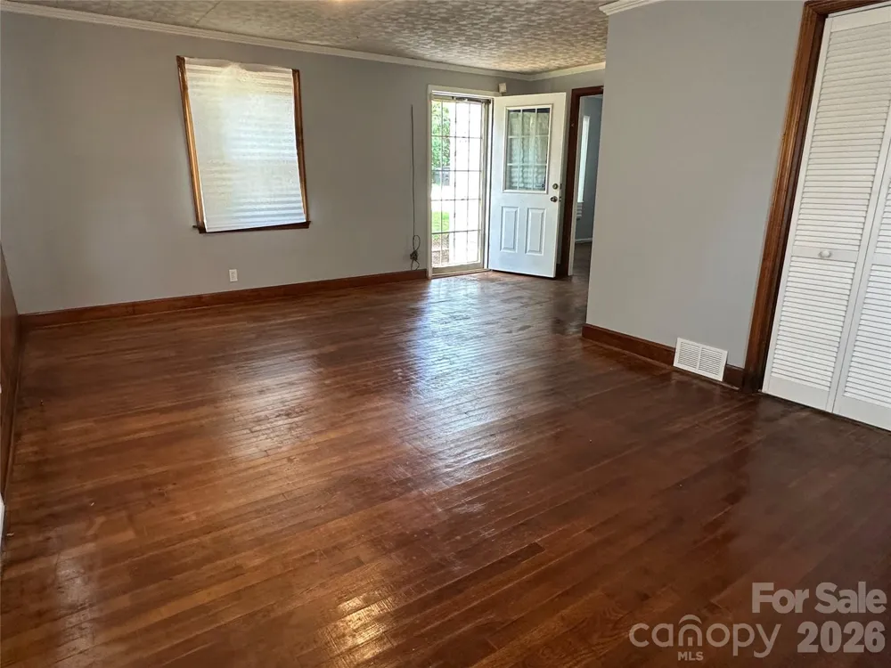 1012 Louise Road Winston Salem, NC 27107