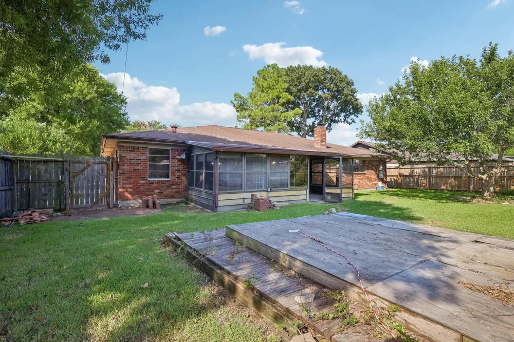 10422 Rocky Hollow Road La Porte, TX 77571