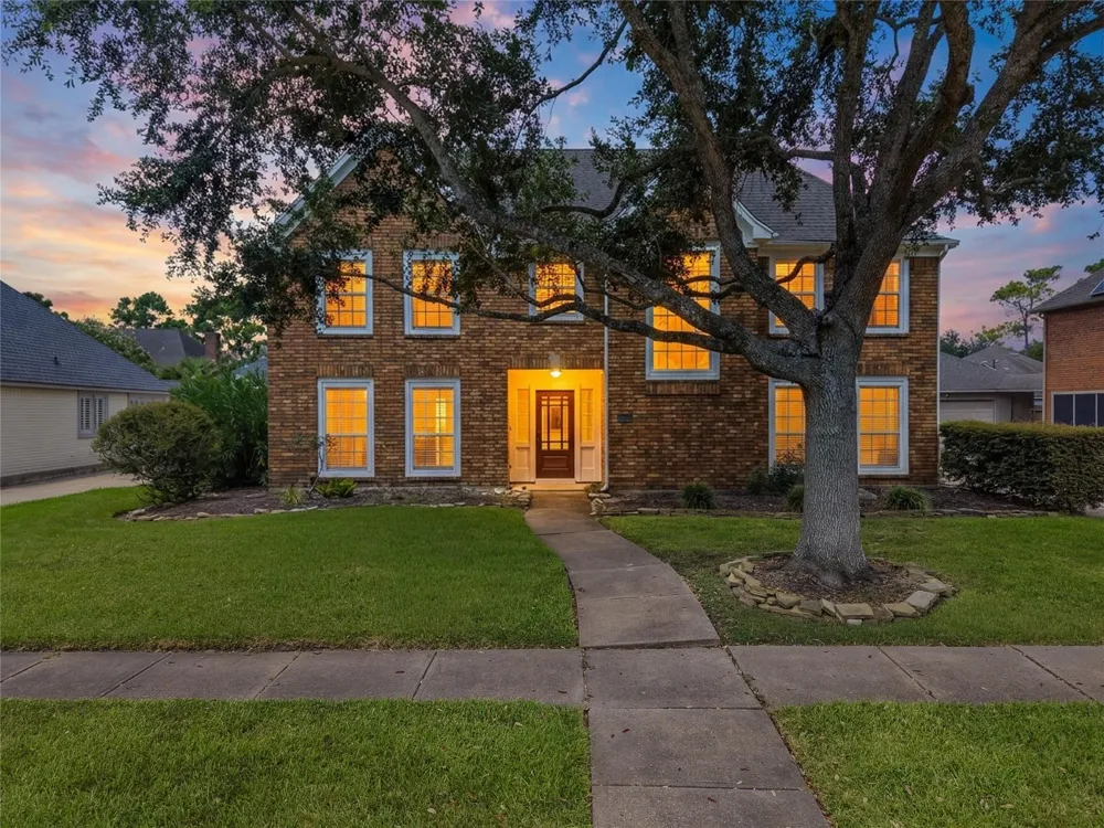 2104 Bay Hill Drive League City, TX 77573