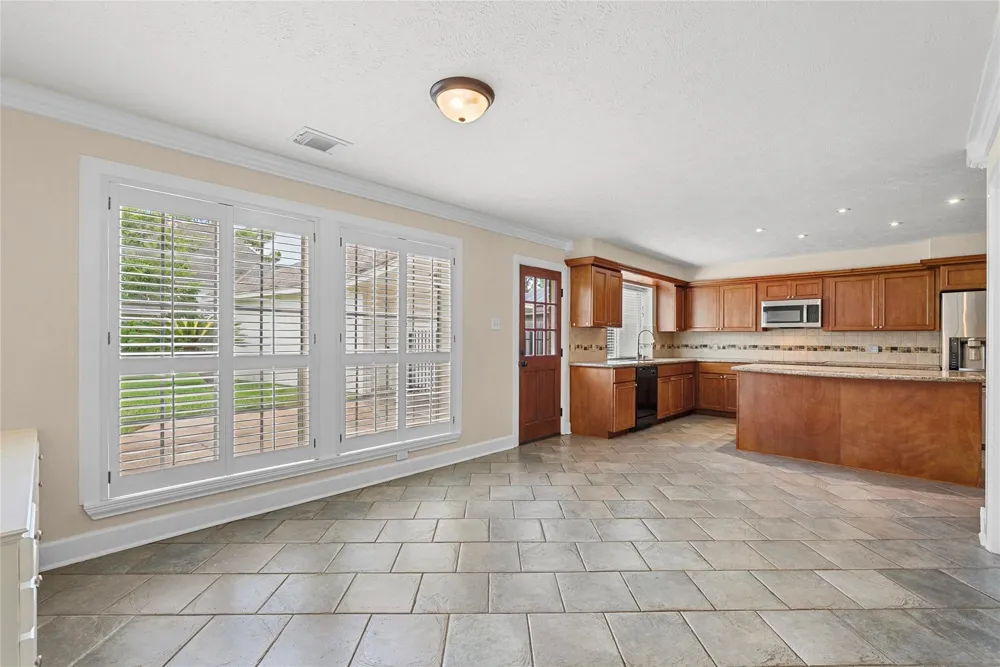 2104 Bay Hill Drive League City, TX 77573
