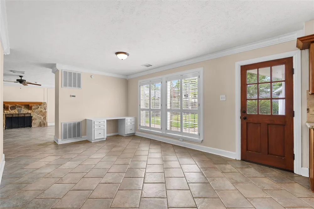 2104 Bay Hill Drive League City, TX 77573