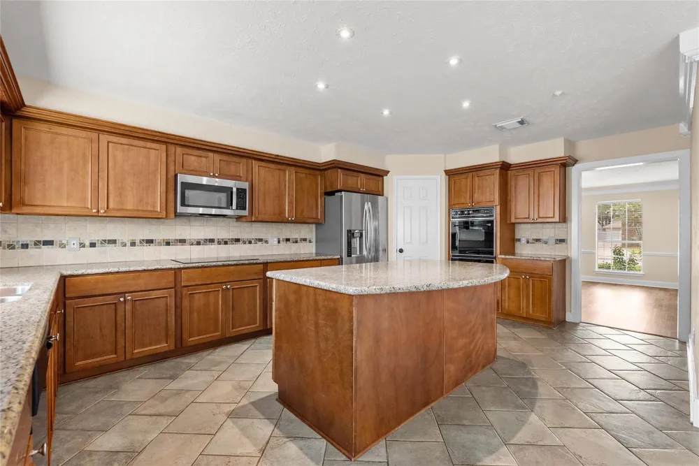 2104 Bay Hill Drive League City, TX 77573
